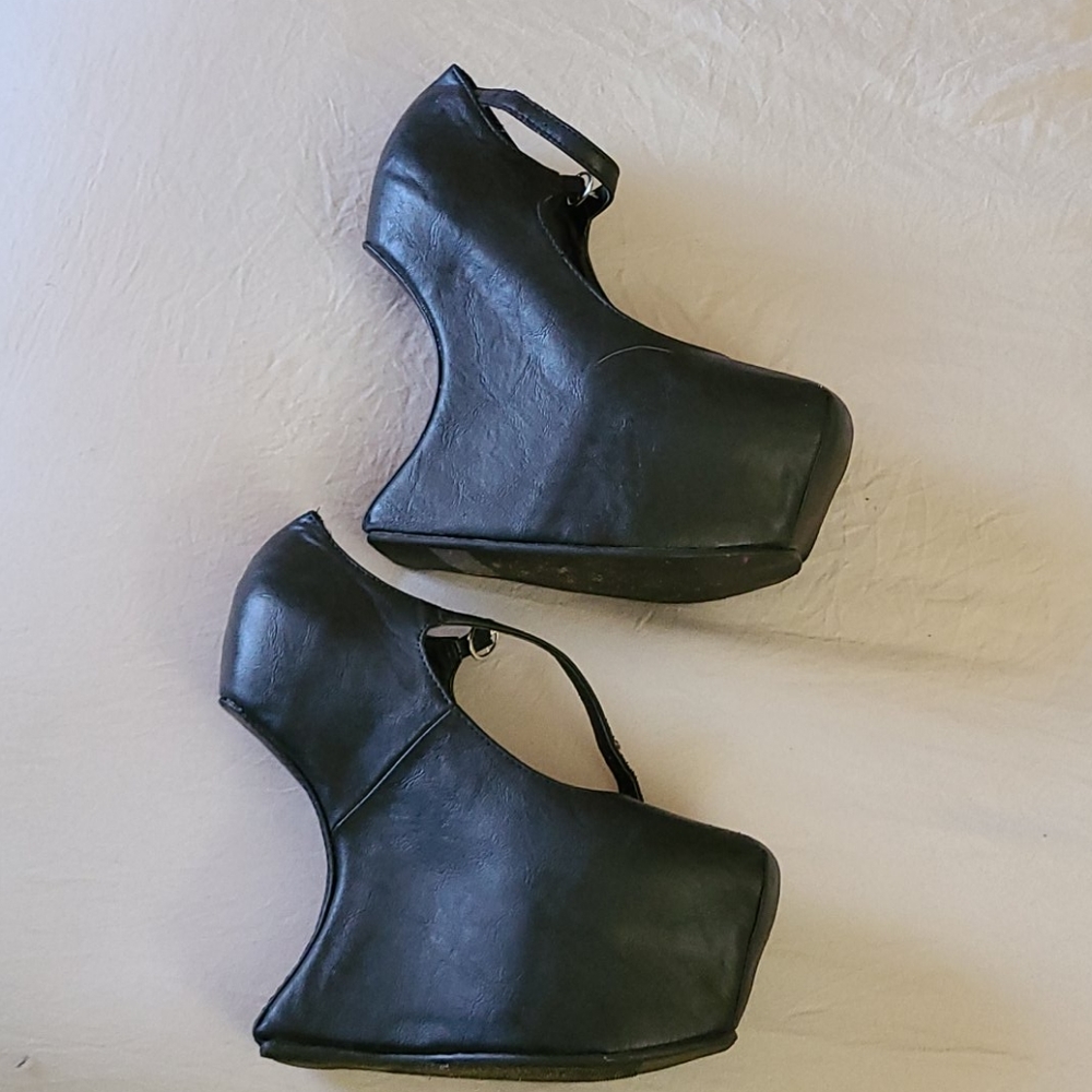 Black 'heel-less" heels